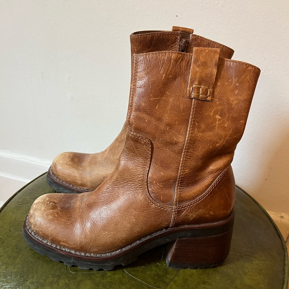 Fender Brown Leather Platform Boots – Y2K Style, Size 7.5